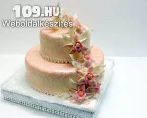 Esküvői torta rózsaszínű marcipán orchideákkal